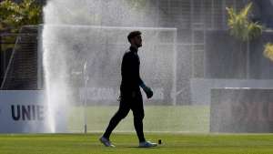 Goleiro do Corinthians sofre lesão na mão e fica fora por tempo indeterminado