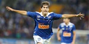 Lucas Silva treina em São Paulo e reforça o Cruzeiro na Copa do Brasil