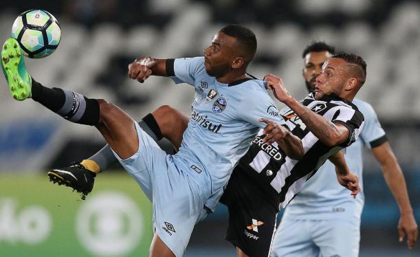 Botafogo superou os 'meninos' do Grêmio, que praticamente abandonou o Brasileiro