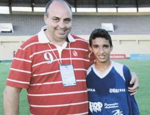 Clayson, do Corinthians, faz homenagem a Edivaldo Ferraz, o seu 'segundo pai'