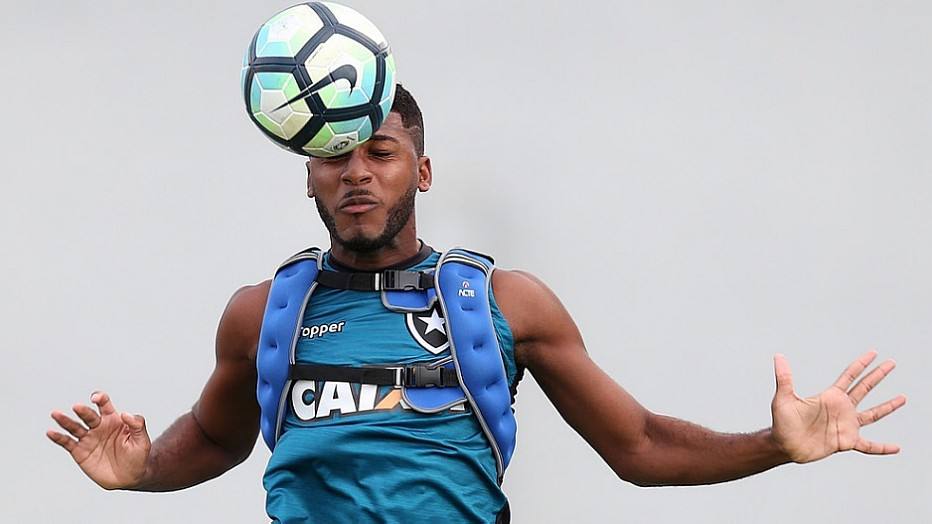 Palmeiras dá chapéu no Corinthians e assina com Emerson Santos do Botafogo