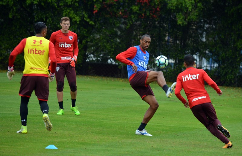 São Paulo inicia semana de treinos sem Gilberto e Edimar para jogo contra Avaí