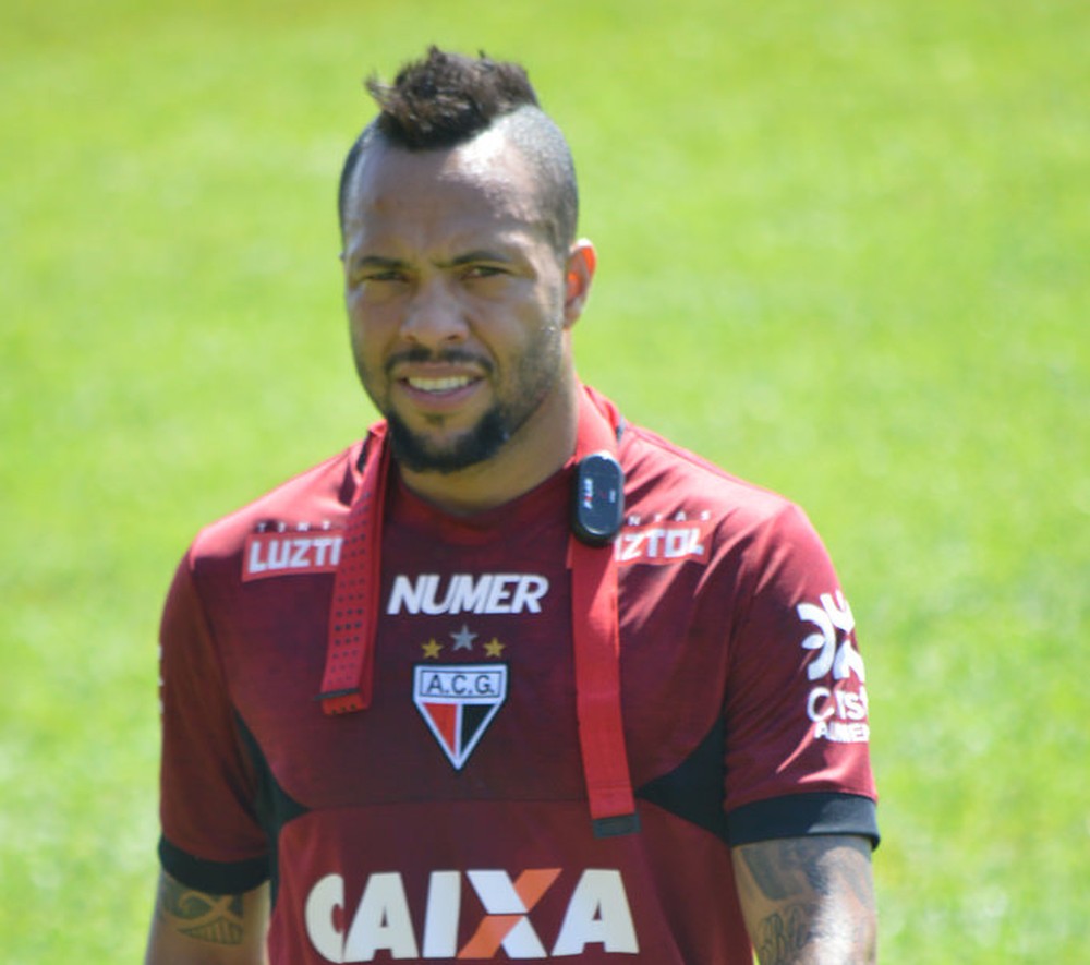 Paulinho quer Atlético-GO pronto para aguentar a pressão contra o Flamengo