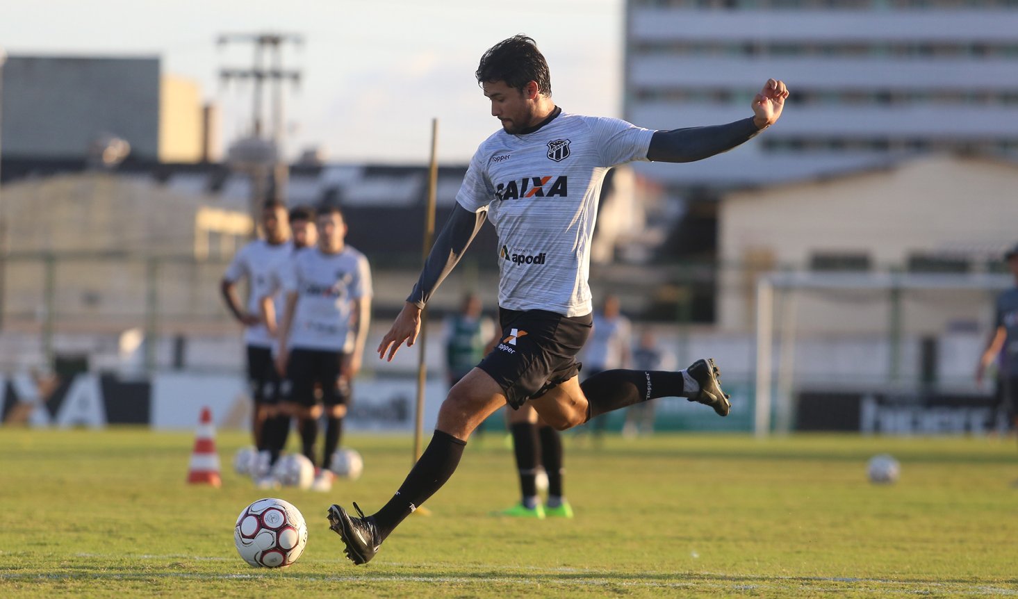 Série B: Técnico faz testes e pode mudar esquema tático do Ceará