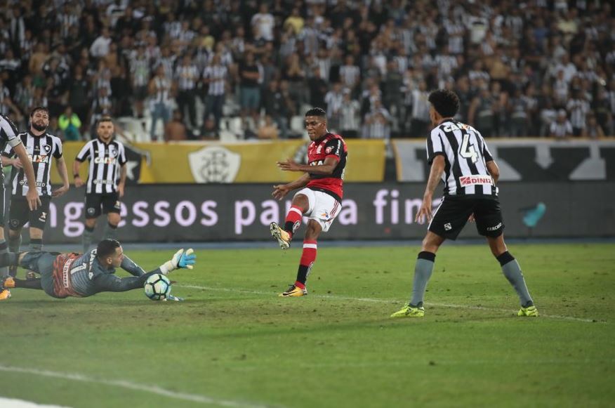 Rueda elogia Fla e vê semi 'aberta'; Berrío vira nova dúvida por lesão