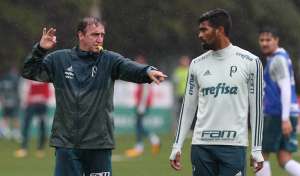 Cuca indica time titular do Palmeiras com Moisés e Guerra no meio