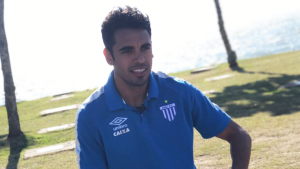 Júnior Dutra valoriza o grupo do Avaí e relembra primeiro gol no profissional