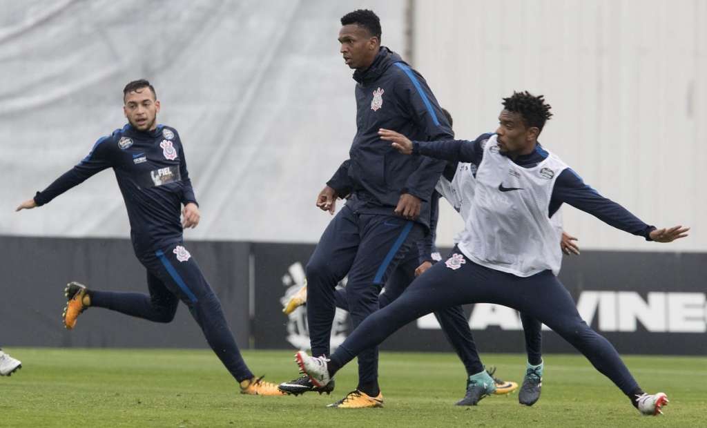 O volante Paulo Roberto está muito próximo de renovar contrato com o Corinthians