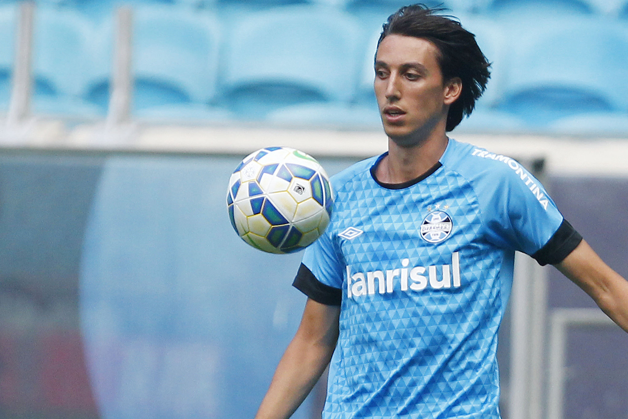 Exame aponta lesão e Geromel vai desfalcar o Grêmio por três semanas