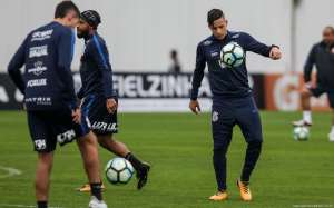Arana se recupera e Fábio Carille ensaia Corinthians com Clayson