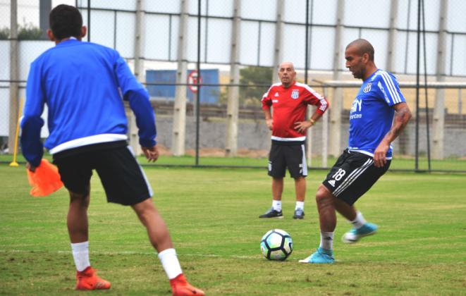 Sheik deve atuar mais recuado, armando as jogadas para os atacantes da Macaca