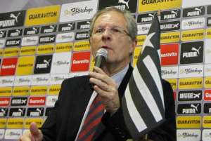 Presidente do Botafogo confirma ida de Emerson Santos para o Palmeiras