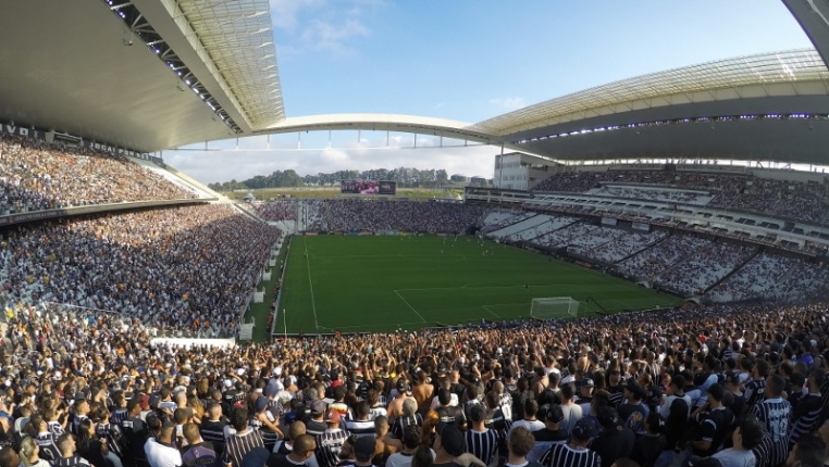 Corinthians pega Vitória mais favorito do que nunca para manter ou ampliar liderança