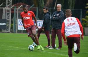 Saída de Renan Ribeiro do time titular é decisão unicamente técnica, diz Dorival