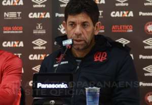 Técnico do Atlético-PR pede atenção ao forte time do Grêmio