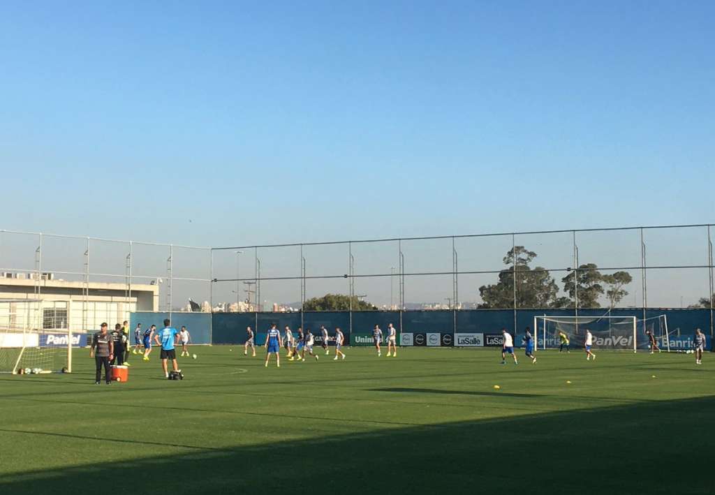 Renato cumpre 'promessa' e vai escalar Grêmio reserva contra o Atlético-PR