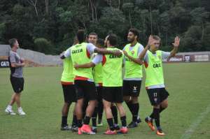 Vitória aposta em equilíbrio emocional para surpreender o líder Corinthians