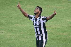 Titular contra o Ponte, Leandrinho espera por novas chances no Botafogo