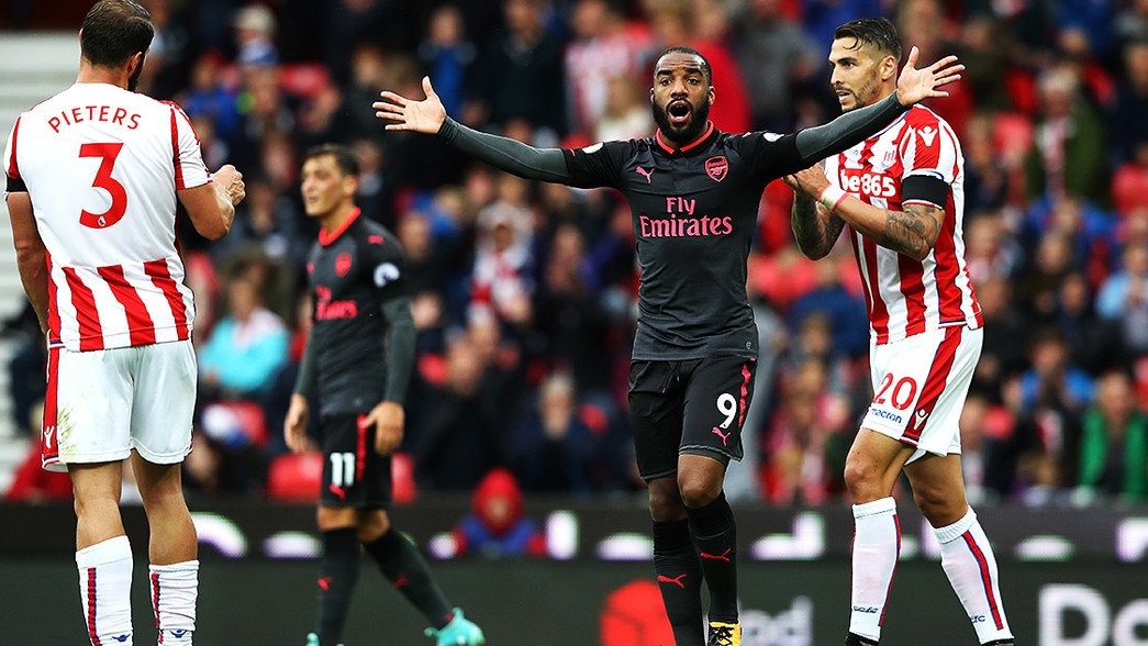 INGLÊS:  Arsenal esbanja apatia, decepciona fora de casa e perde para o Stoke City