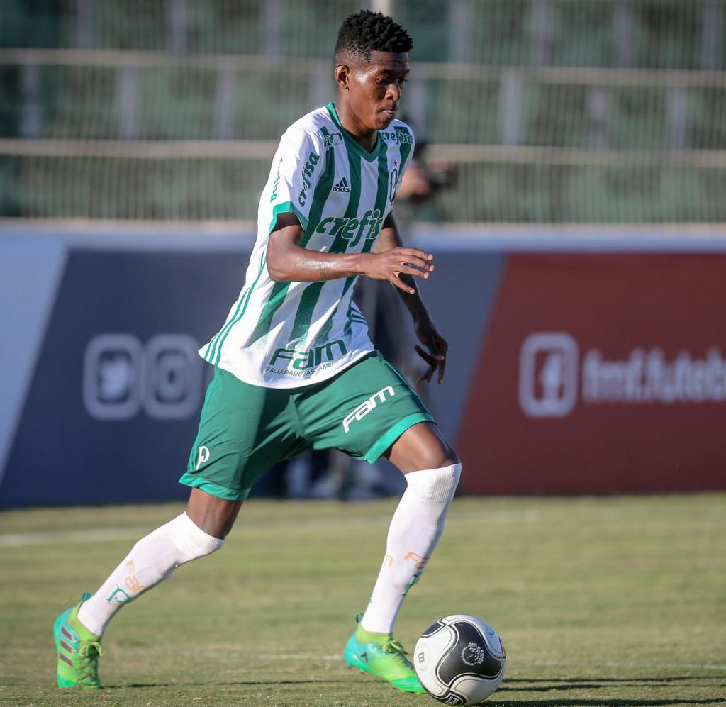 Palmeiras vence e segue líder mais líder do que nunca