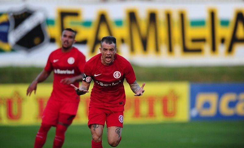 SÉRIE B: Em tarde de gol relâmpago, Inter encosta na ponta e Guarani se reabilita