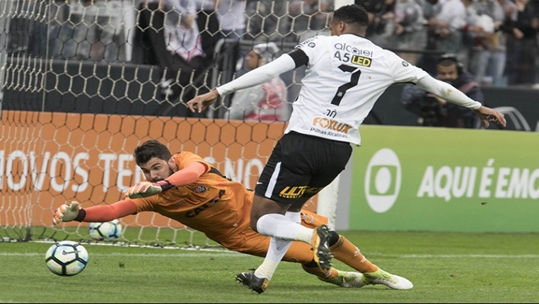O Corinthians bem que tentou, mas parou em Fernando Miguel e na defesa do Vitória - Daniel Augusto Jr./Ag. Corinthians