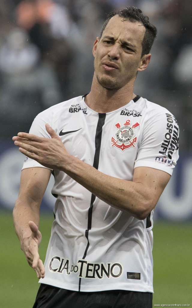 Rodriguinho lamenta lance desperdiçado contra Vitória: Queda de invencibilidade do Corinthians - Foto: Daniel Augusto Jr./Ag. Corinthians