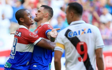 Tiago fez de cabeça o primeiro gol do Bahia
