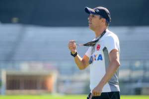 Milton Mendes se diz tranquilo e afirma que meta no Vasco é vaga na Libertadores