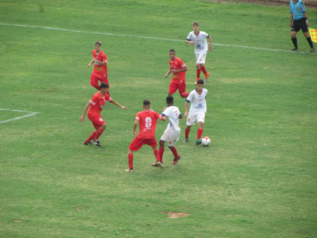 A vitória do Penapolense, aliás a primeira na segunda fase teve como destaque o meia canhoto Lucas Maia, que entrou no intervalo da partida dando outra cara ao time (Foto: Muller Merlotto Silva)