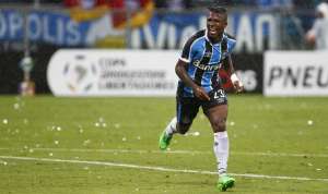 Bolaños treina no Grêmio, mas não é relacionado para semifinal da Copa do Brasil