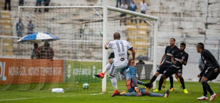 Sheik, camisa 11 da Macaca, foi o grande responsável pela vitória sobre Botafogo-RJ. Foto: Paulo Leoni - AAPP