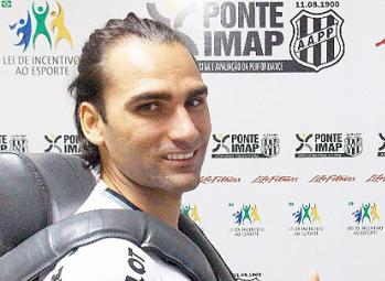 Léo Gamalho: entrada aos poucos