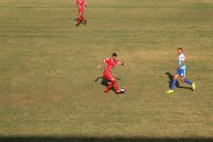 Atlético-GO fecha com zagueiro da Anapolina e busca atacante do Anápolis