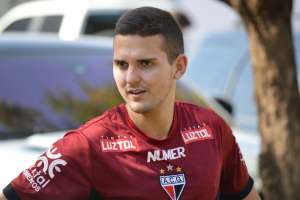 Atacante do Atlético-GO rompe ligamento do joelho e passará por cirurgia