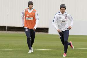 Treino do Corinthians tem jogadas duras e Marquinhos Gabriel como titular