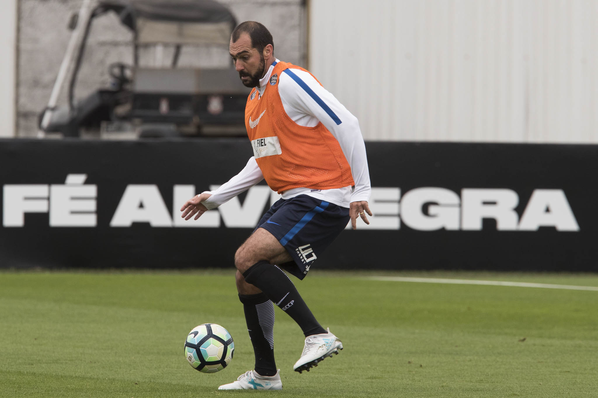 Corinthians divulga relacionados com Danilo e sem o meia Jadson