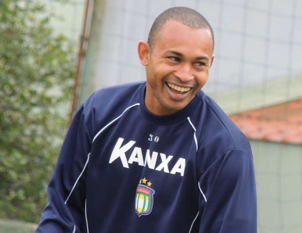 Ermínio vive expectativa de entrar para o grupo dos maiores artilheiros do Azulão (Foto: Fabrício Cortinove)