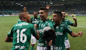 'Vilão' na Libertadores, Egídio treina e espera nova chance com Cuca no Palmeiras
