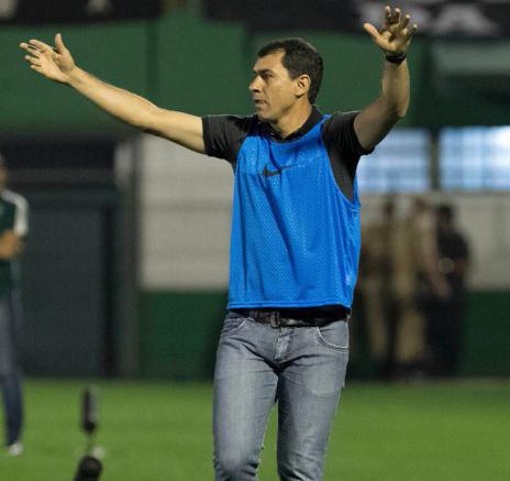 Corinthians perde Romero e Jô e ganha Jadson para encarar o Atlético-GO