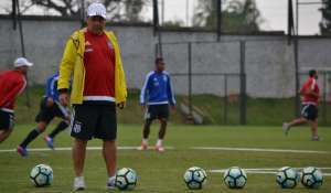 Gilson Kleina fecha o treino da Ponte Preta e arma surpresas para o Atlético-MG