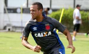 Luis Fabiano passará por artroscopia no joelho direito e vai desfalcar o Vasco