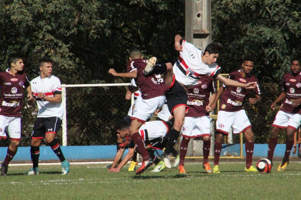 Mesmo jogando fora de casa, o São Paulo venceu a Ferroviária por 1 a 0 (Foto: Tiago Carvalho/ Assessoria Ferroviária)