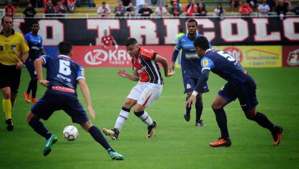 Joinville 2 x 4 Macaé – Com um a mais, Leão vence de deixar o descenso