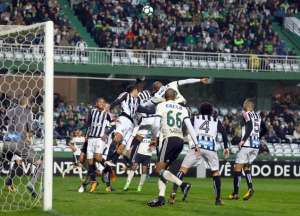 Sem Kleber, Coritiba recebe o Vitória em busca de reação no Brasileiro