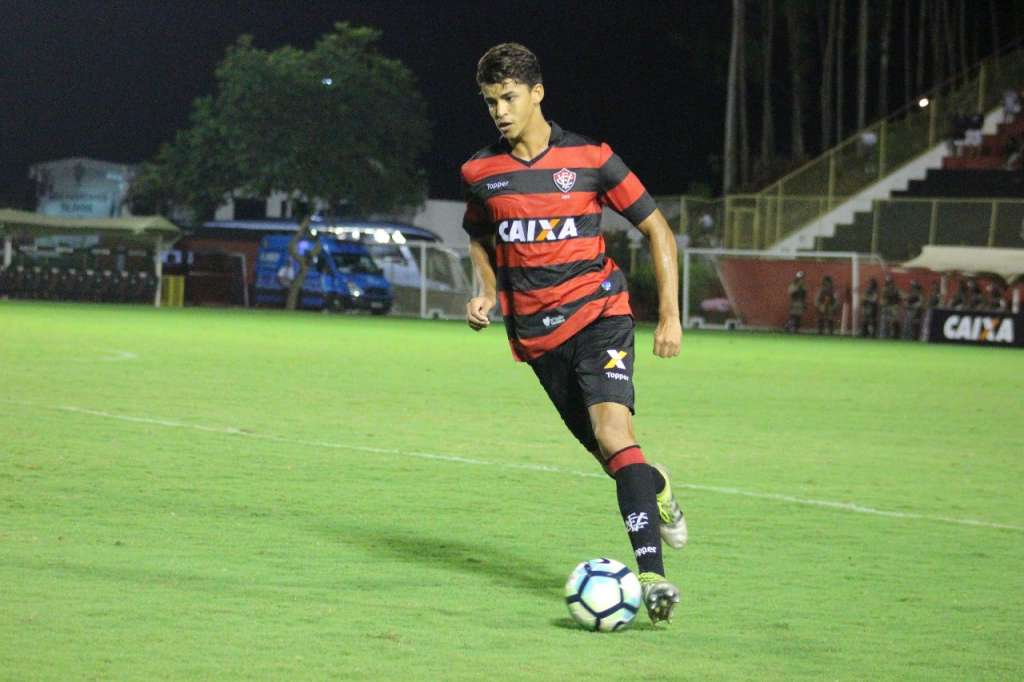 Promessa do Vitória, Bruno Bispo mantém pés no chão após vencer o Corinthians (Foto: Divulgação)