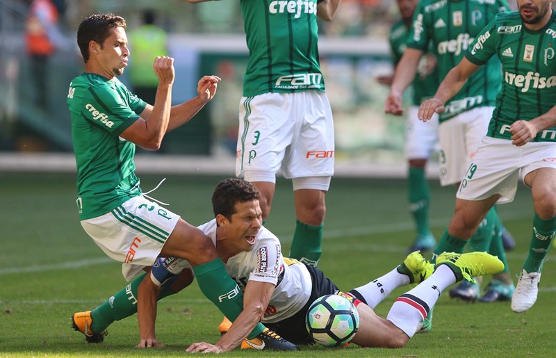Hernanes pede São Paulo mais maduro na luta contra o rebaixamento