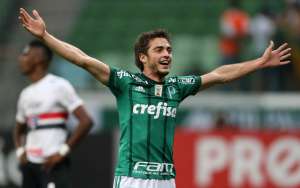 Hyoran dedica gol em clássico para filho: 'Não tinha feito um pra ele'