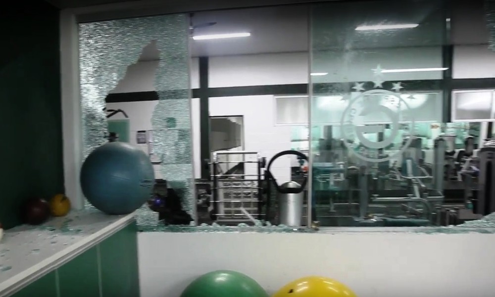 Polícia aponta torcida organizada como responsável por invasão ao CT do Goiás