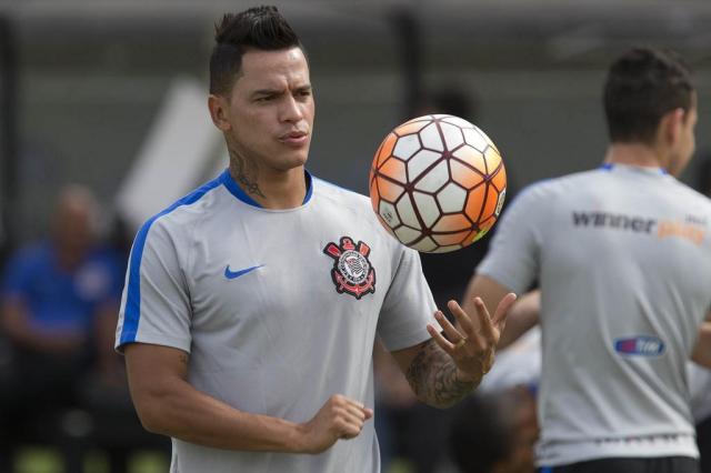 Em baixa, Giovanni Augusto se destaca em treino do Corinthians 2 0002050264058 img